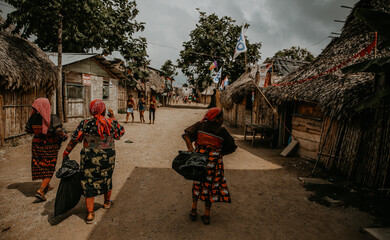 Indigenous Guna Women collecting waste as part of Diwigdi's project